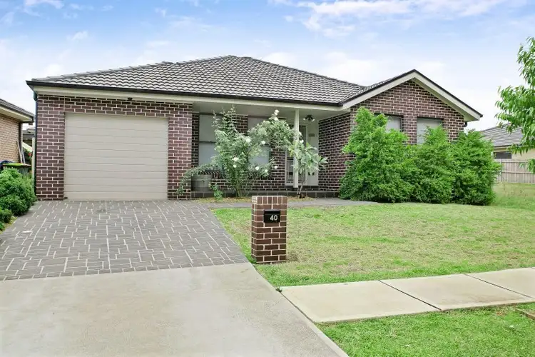 40 Hampshire Boulevard, Spring Farm NSW 2570