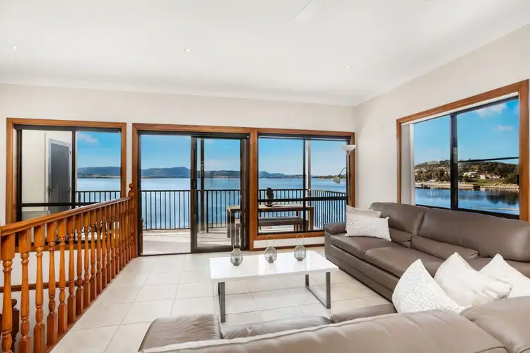 77 The Esplanade, Oak Flats NSW 2529