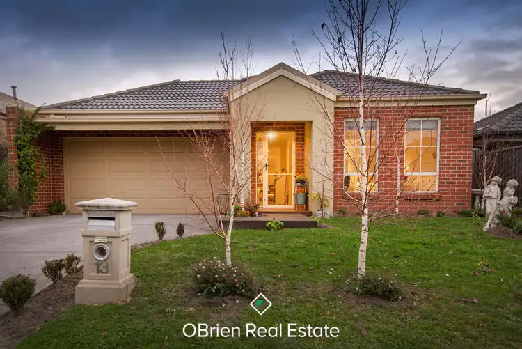 13 Everly Circuit, Pakenham VIC 3810