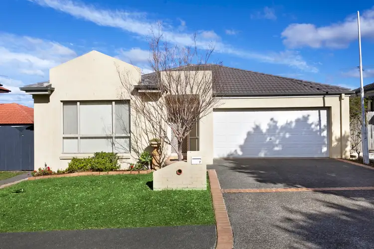 7 Woodland Avenue, Woonona NSW 2517