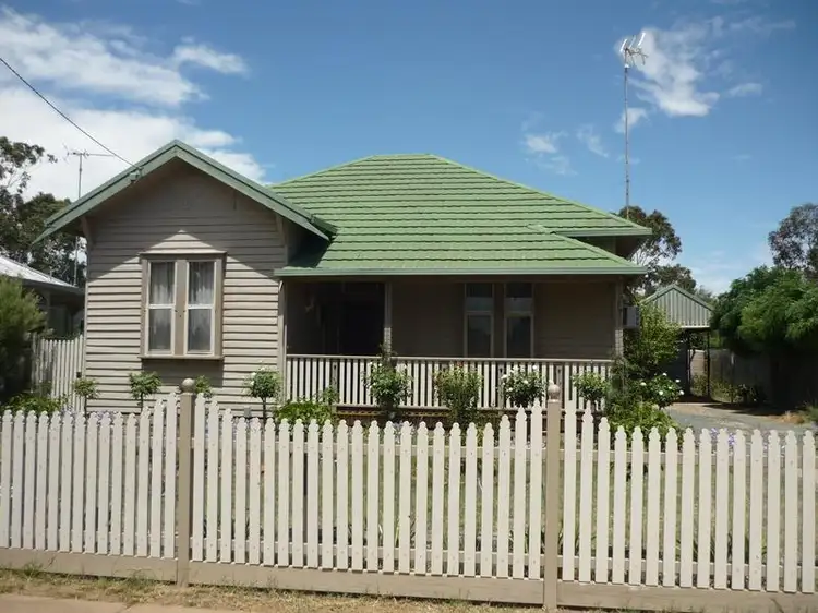 17 Kaye Street, Charlton VIC 3525