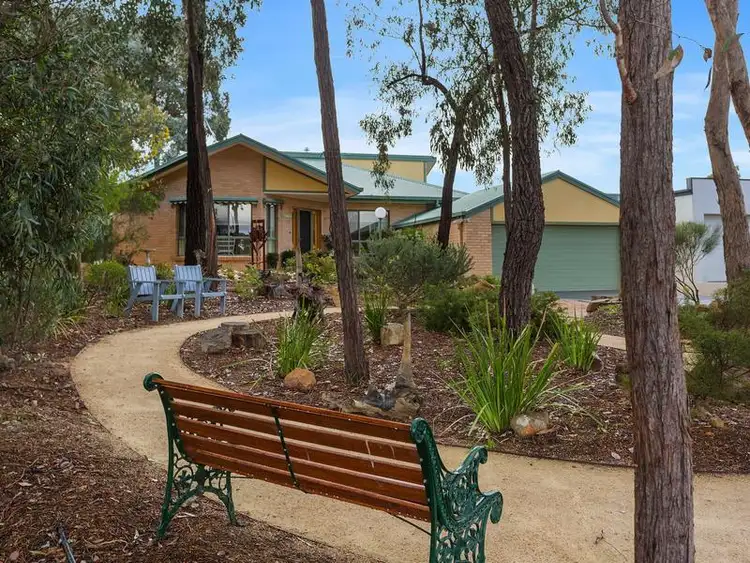 25 Cousins Street, Strathdale VIC 3550