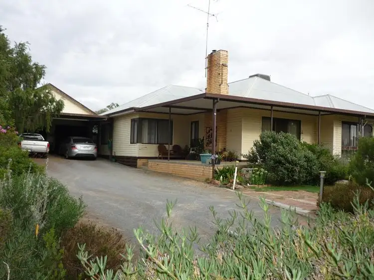 18 Clifton Street, Charlton VIC 3525