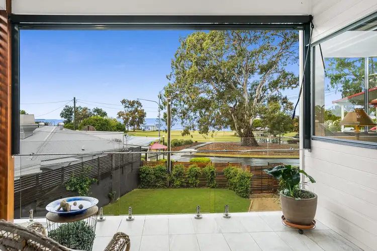 689 Esplanade, Lota QLD 4179