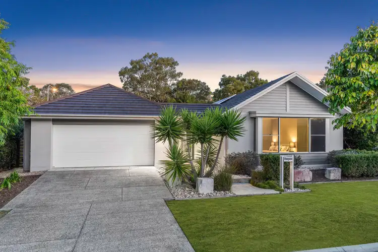 11 Thomson Place, Wakerley QLD 4154