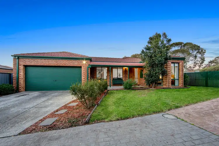 3 Brady Close, Lynbrook VIC 3975