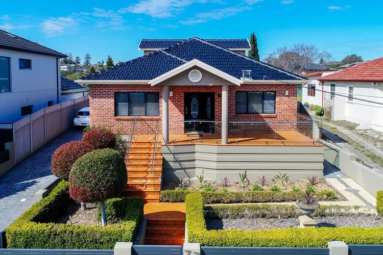 77 Macquarie Street, Chifley NSW 2036