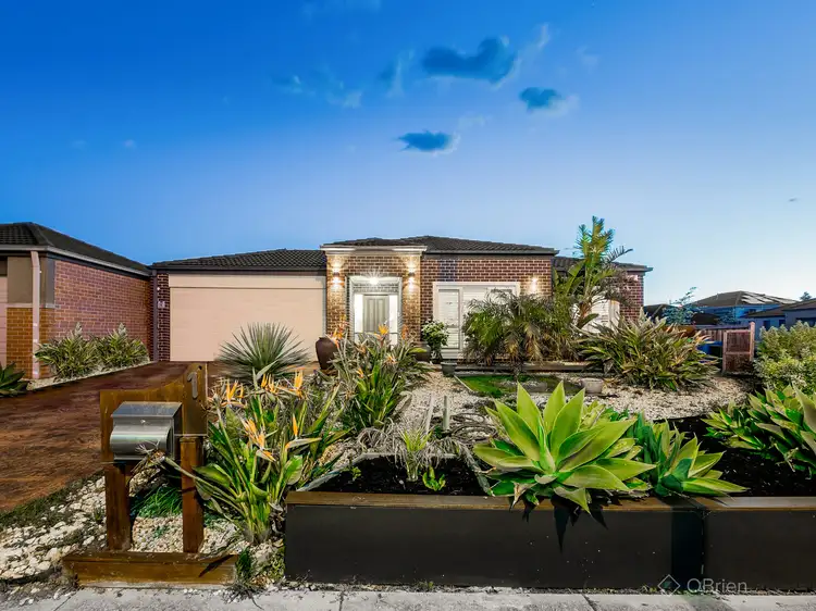 1 Faringdon Crescent, Cranbourne North VIC 3977
