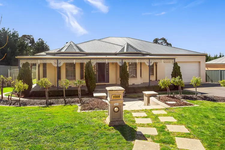 18 Ellesmere Terrace, Strathdale VIC 3550