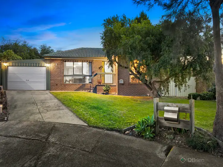 5 Melina Court, Endeavour Hills VIC 3802