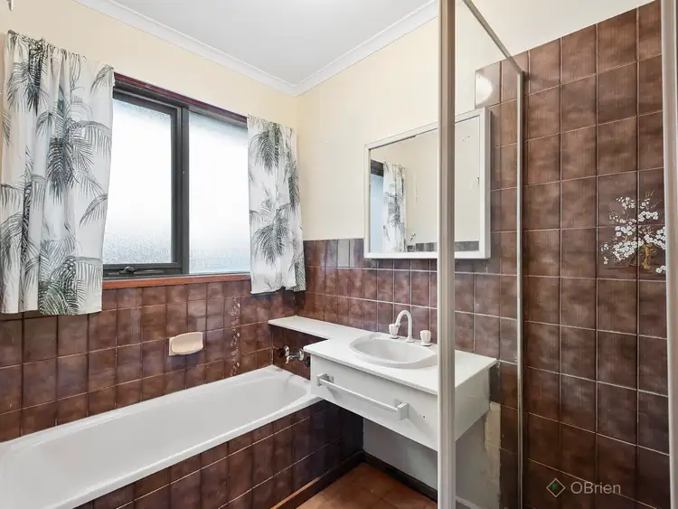 Sixth view of Homely house listing, 5 Melina Court, Endeavour Hills VIC 3802