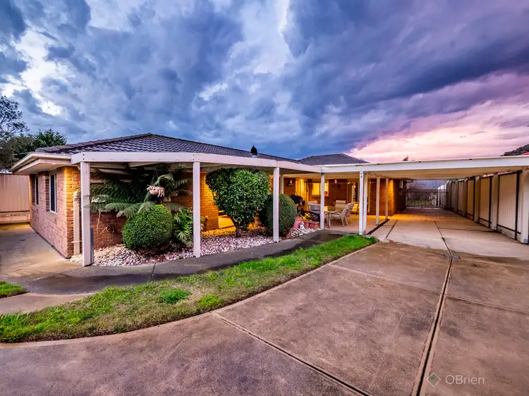 10 Lindenow Court, Cranbourne North VIC 3977
