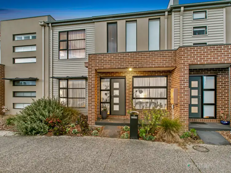 18 Stonebridge Lane, Pakenham VIC 3810