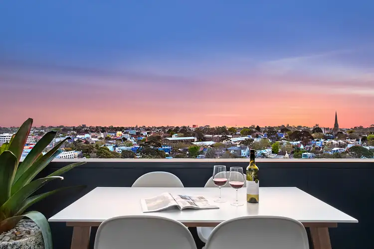 1002/3 Sterling Circuit