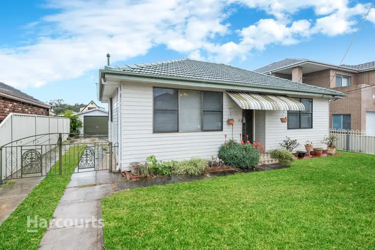 4 Omega Place, Greenacre NSW 2190