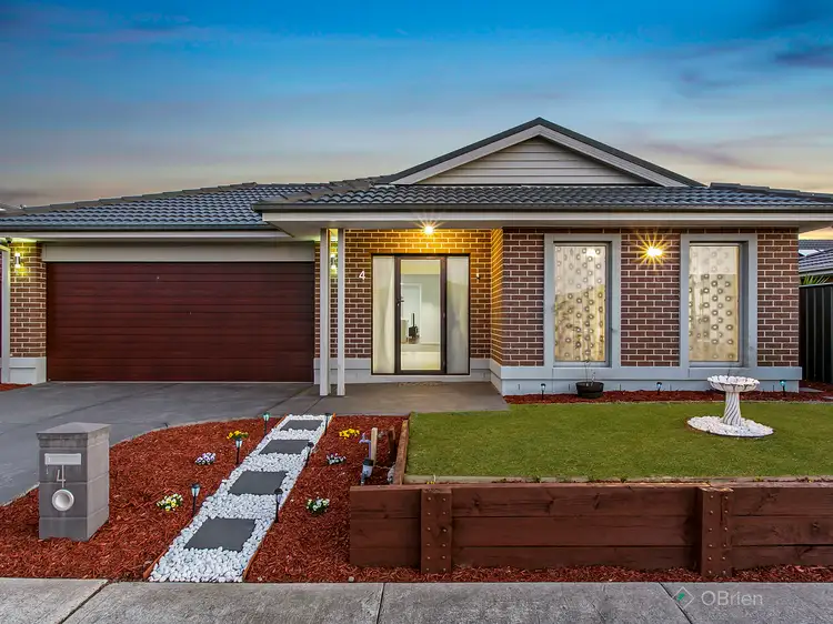 4 Dellinea Street, Cranbourne North VIC 3977