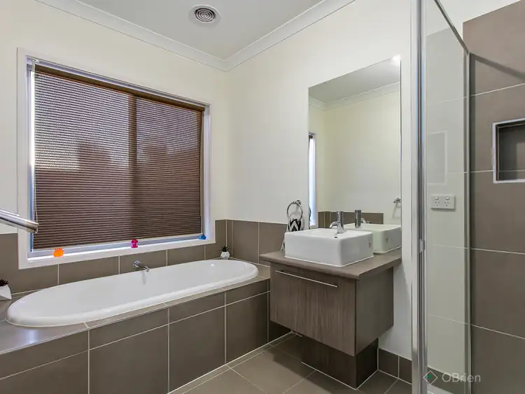 Sixth view of Homely house listing, 4 Dellinea Street, Cranbourne North VIC 3977