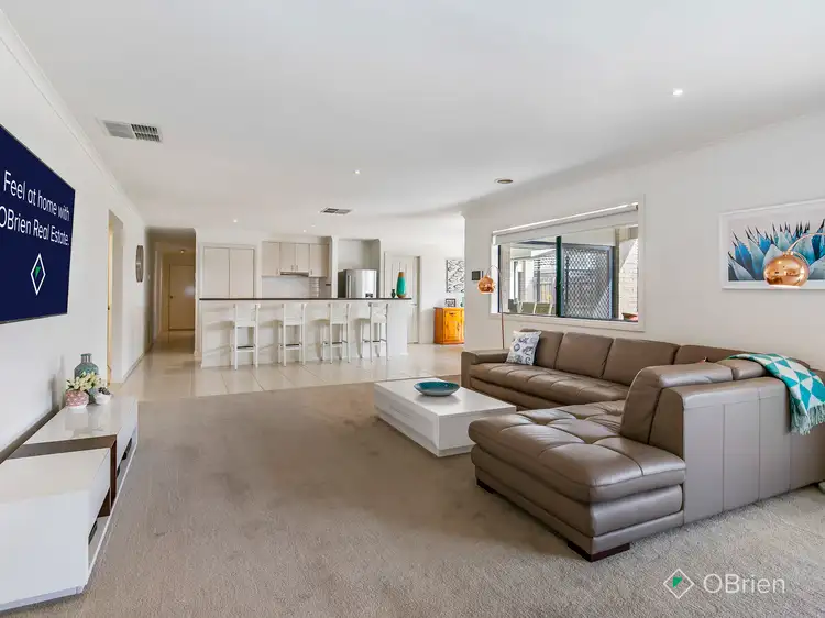 32 Golden Way, Skye VIC 3977