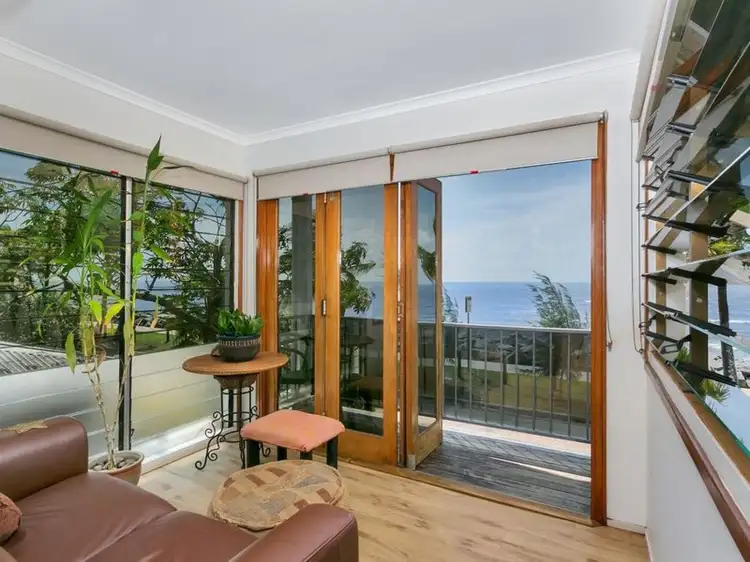 135 O'Shea Esplanade, Machans Beach QLD 4878