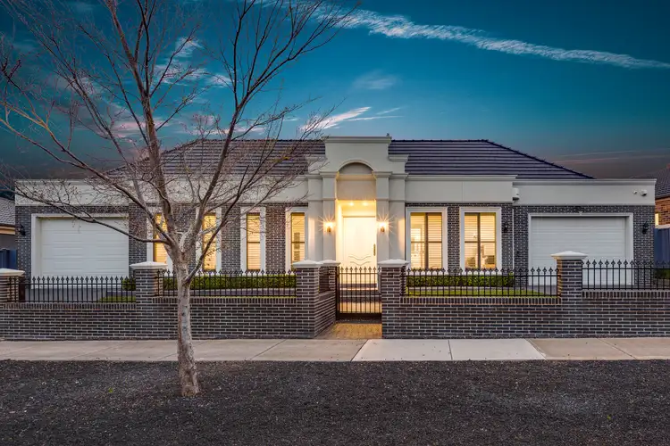 13 Omarama Way, Taylors Hill VIC 3037