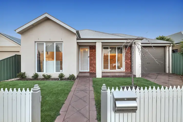 27 Swinburne Close, Craigieburn VIC 3064