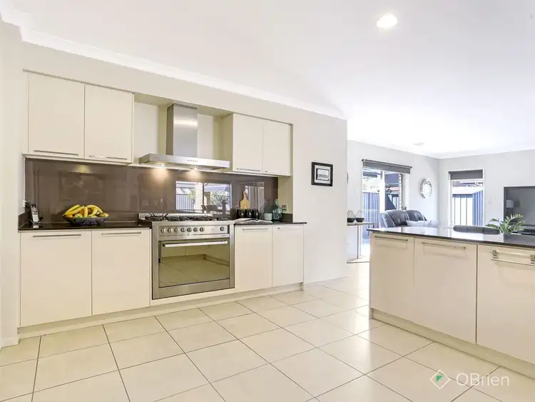 5 Greenside Crescent, Keysborough VIC 3173