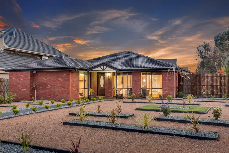 21 Honeyeater Crescent, Taylors Lakes VIC 3038