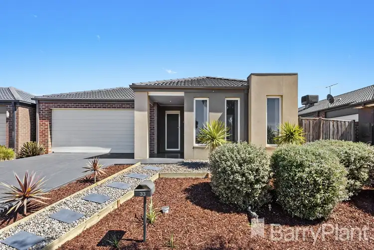 33 Bangalay Drive, Brookfield VIC 3338