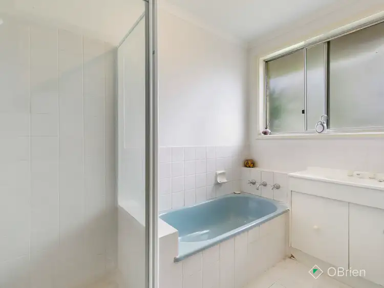 Fifth view of Homely house listing, 8 Carolyn Court, Frankston VIC 3199