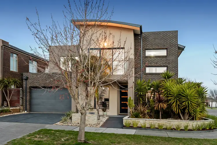 Second view of Homely house listing, 6 Osprey Place, Craigieburn VIC 3064