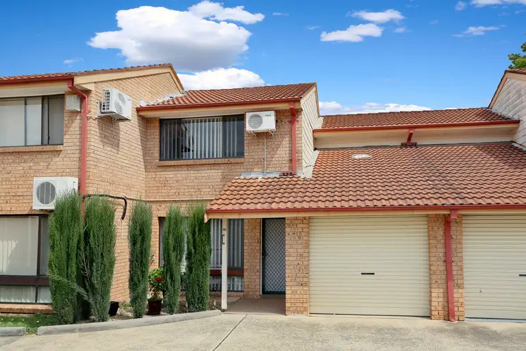 Main view of Homely townhouse listing, 10/5-9 William Street, Lurnea NSW 2170
