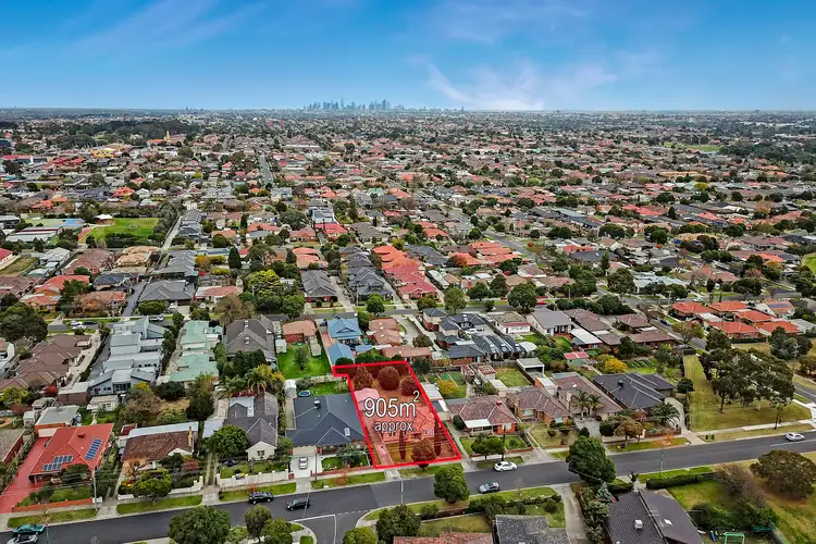 33 Broadhurst Avenue, Reservoir VIC 3073