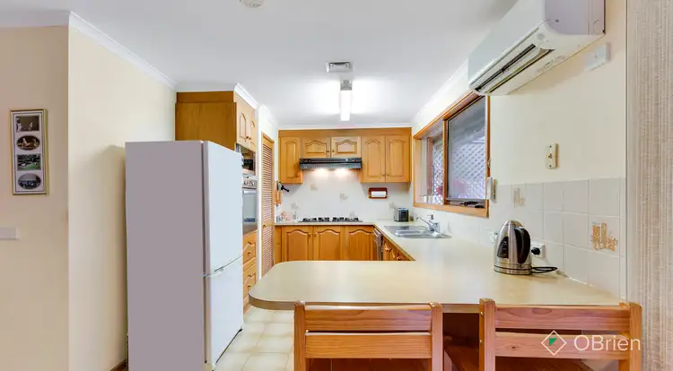 Sixth view of Homely house listing, 10 Diana Court, Langwarrin VIC 3910
