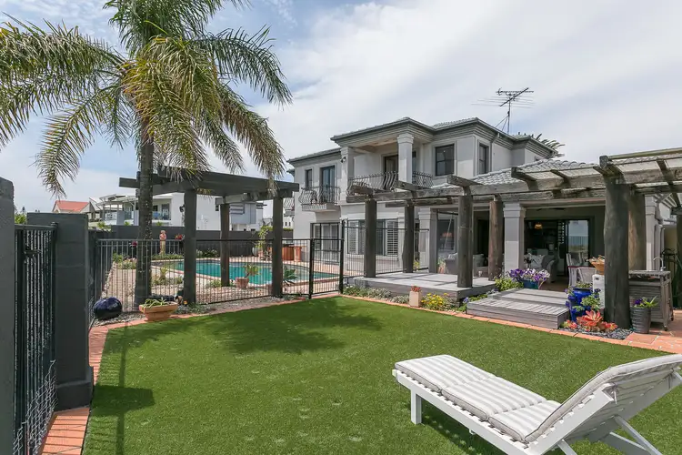 45 Raby Bay Boulevard, Raby Bay QLD 4163