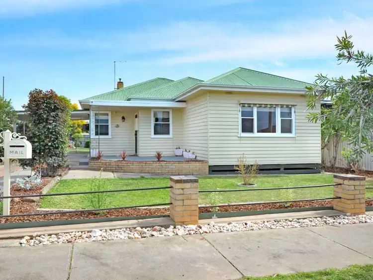 3 Francis Avenue, Maryborough VIC 3465