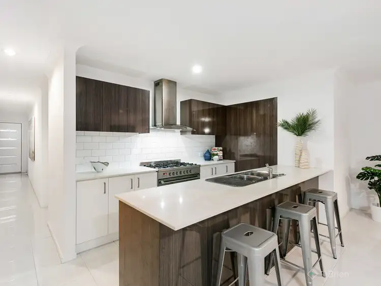 Fifth view of Homely house listing, 30 Genevieve Circuit, Cranbourne East VIC 3977