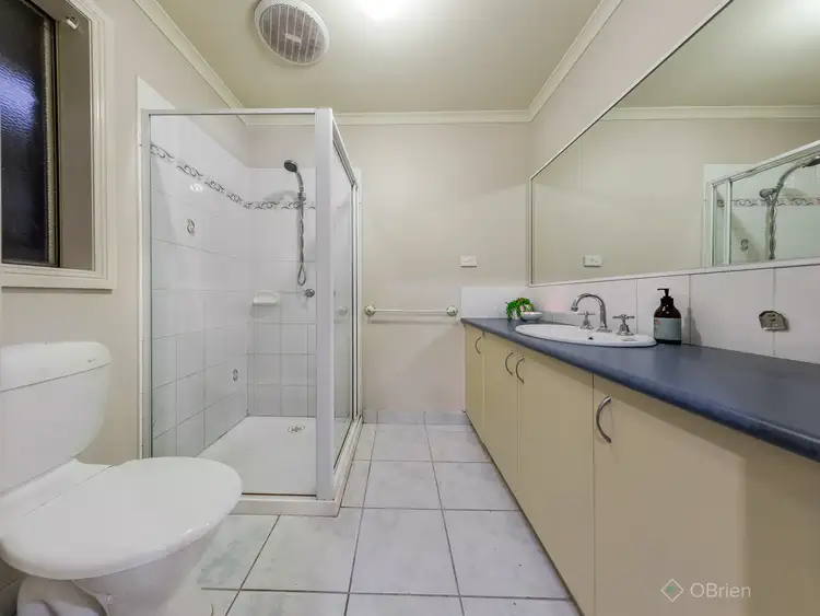 Fourth view of Homely house listing, 2 Nyarrin Place, Cranbourne West VIC 3977