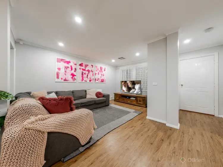 Fifth view of Homely house listing, 2 Nyarrin Place, Cranbourne West VIC 3977