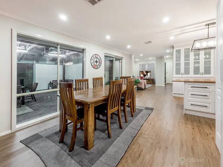 Sixth view of Homely house listing, 2 Nyarrin Place, Cranbourne West VIC 3977