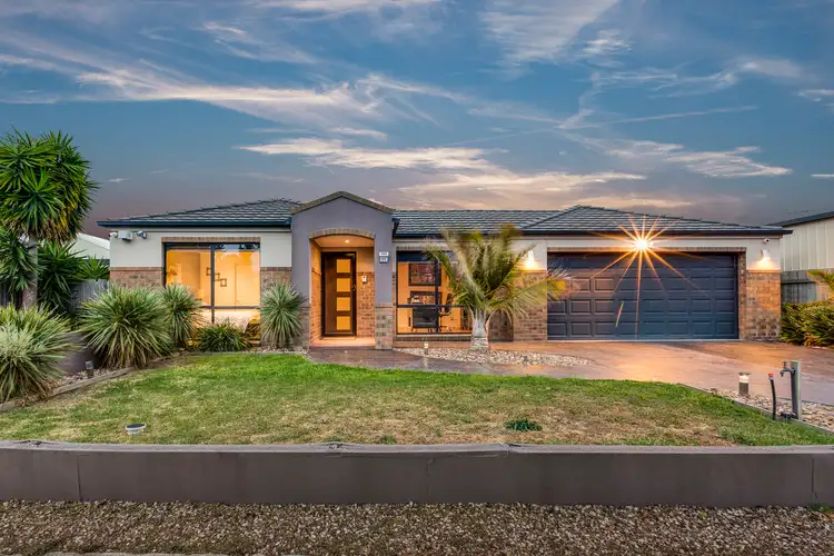 11 Johnston Way, Taylors Hill VIC 3037