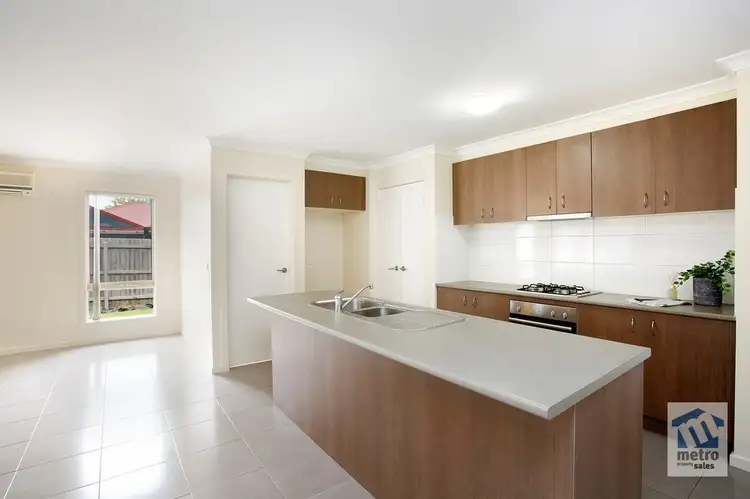 35 Burge Drive, Sunbury VIC 3429