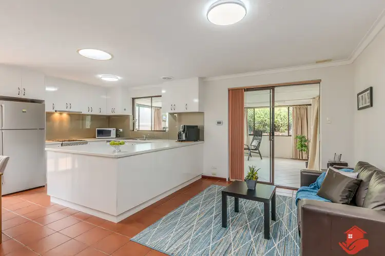 6 Deakin Court, Kelmscott WA 6111