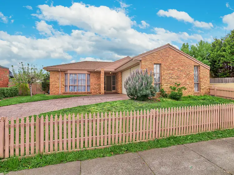 90 Hoysted Avenue, Cranbourne North VIC 3977