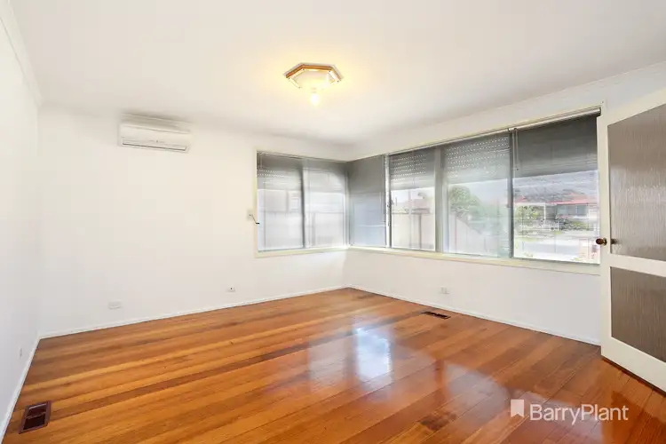 Fifth view of Homely house listing, 8 Tooradin Avenue, Dallas VIC 3047