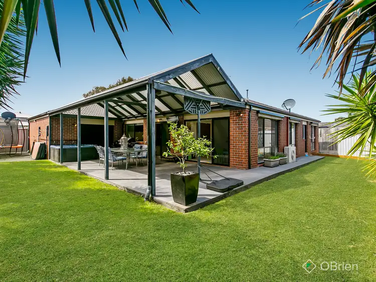 4 Castlereagh Street, Carrum Downs VIC 3201