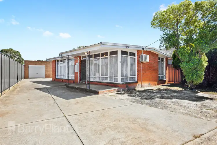 15 Errington Road, St Albans VIC 3021