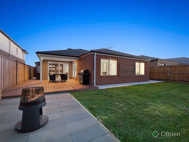 23 Carisbrooke Way, Clyde North VIC 3978