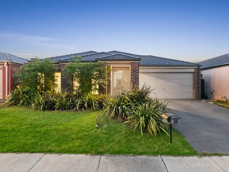 18 Lusitano Way, Clyde North VIC 3978