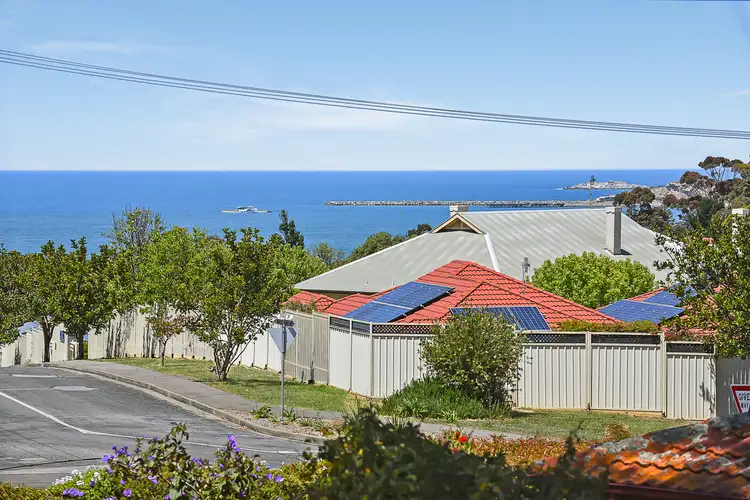 9 Warland Avenue, Victor Harbor SA 5211