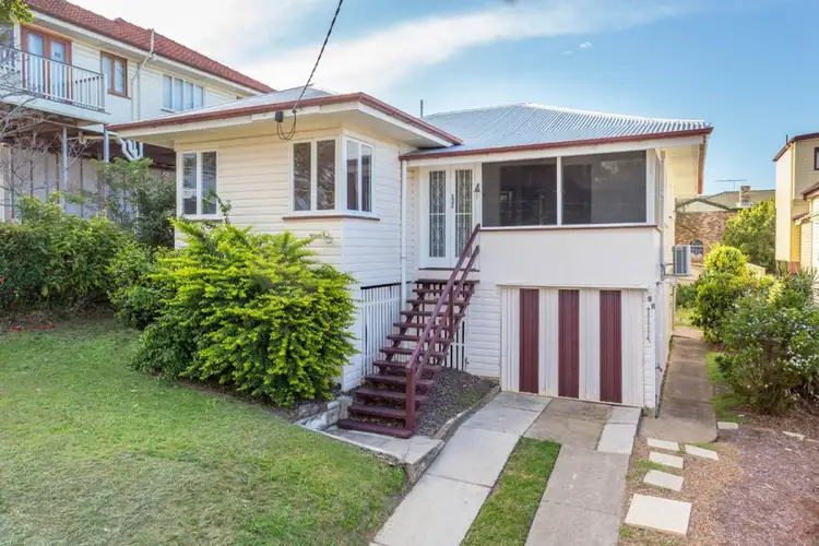 123 Cambridge Parade, Manly QLD 4179